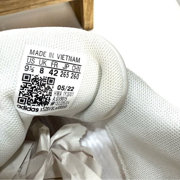 Adidas Women’s QT Racer running shoe with Floral Print and Pink stripes - Picture 12 of 12